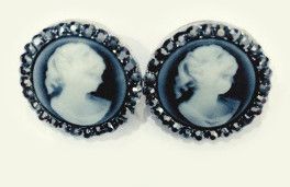 Queens Studs In Gray Earring