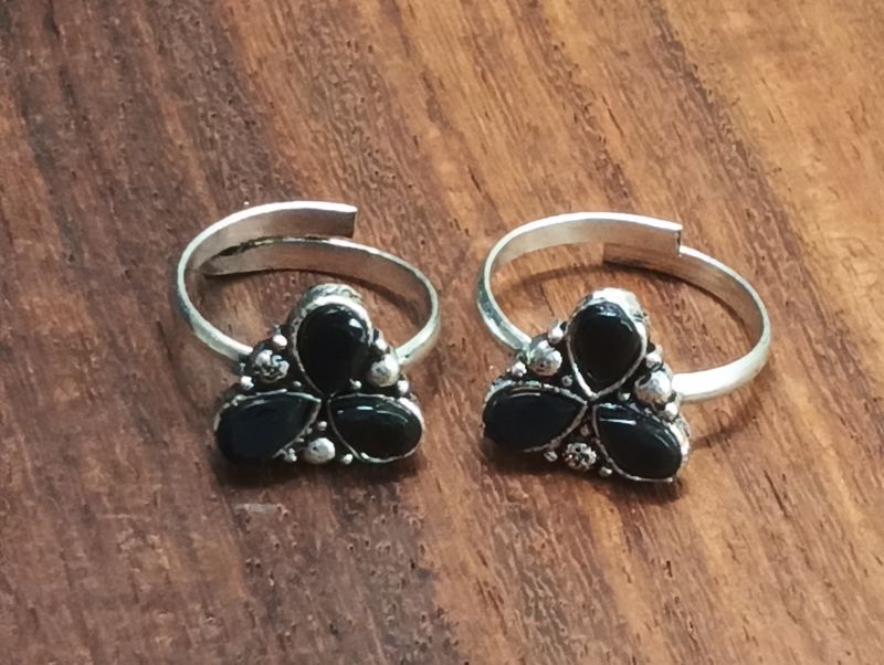 Flower Design Enamel Toe Ring