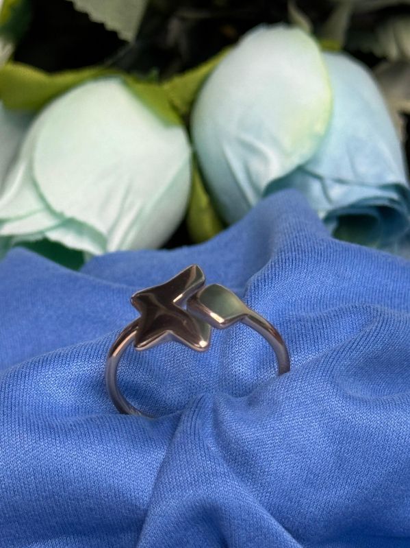 Modern Star Ring with Minimal Band