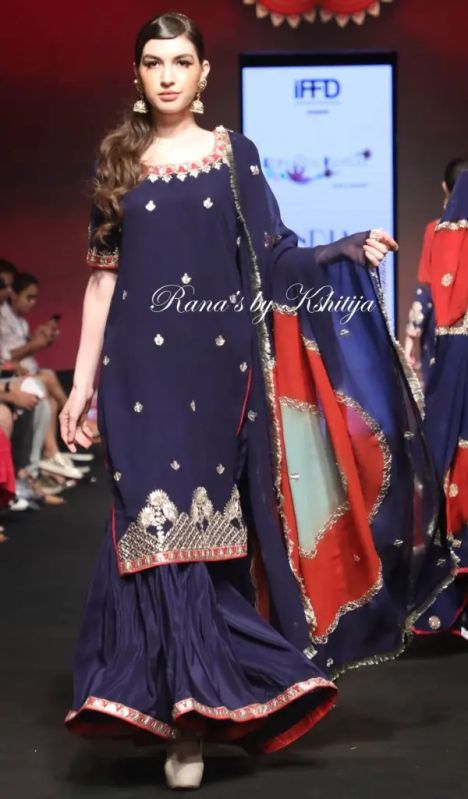 Garara Suit Set In Pure Crepe And Pure Georgette