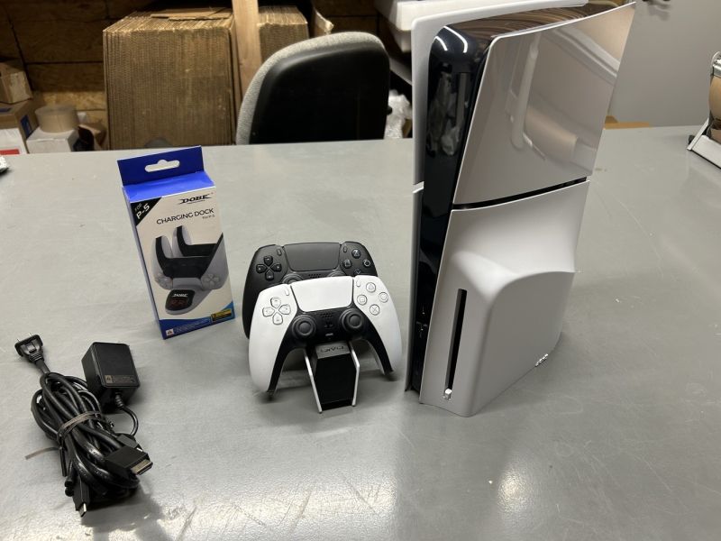 Sony ps5 Slim blu-ray Edition 1tb 2 Controllers