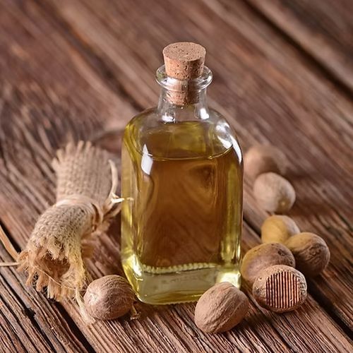 Nutmeg Oleoresin, Form : Liquid, Packaging Type : Glass Bottle
