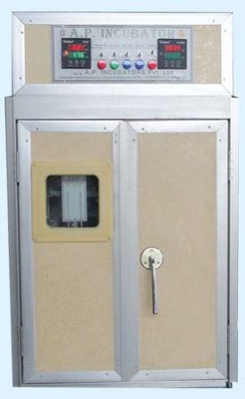 300 Eggs Capacity Incubator