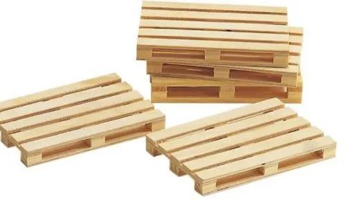 Non Polished Wooden Natural Wood Pallets, Shape : Rectangular