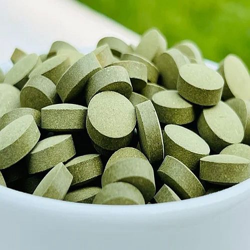 Ayurvedic Moringa Tablets, Color : Green, Packaging Type : Bottle
