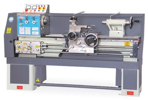Geared Head Medium Duty Lathe Machine
