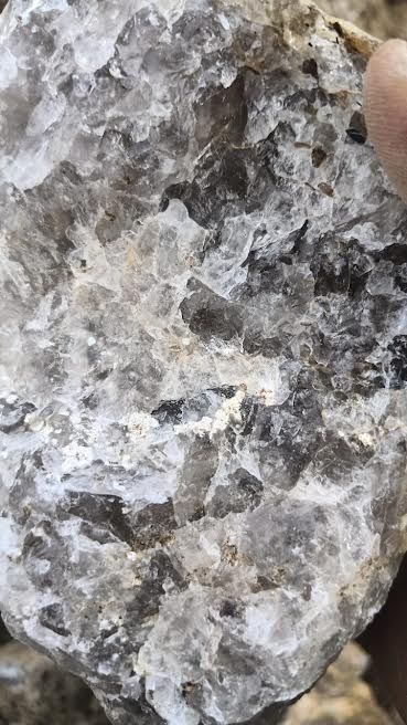 Quartz Glossy Mica Lumps