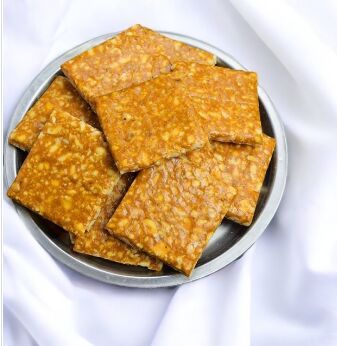 Jaggery Sing Crunch Groundnut Chikki, Color : Brown