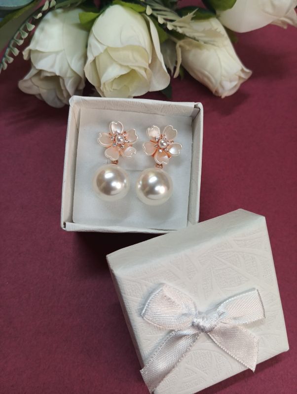 Stylish Heart Shaped Floral Pearl Earrings