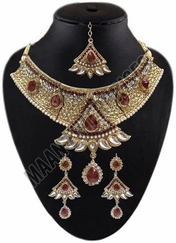 Bridal Kundan Necklace Set with Maang Tikka