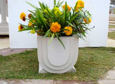 Stone flower pots, Feature : Anitque, Eco Friendly, Fine Finish