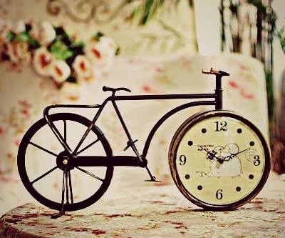 Decorative Cycle Clock