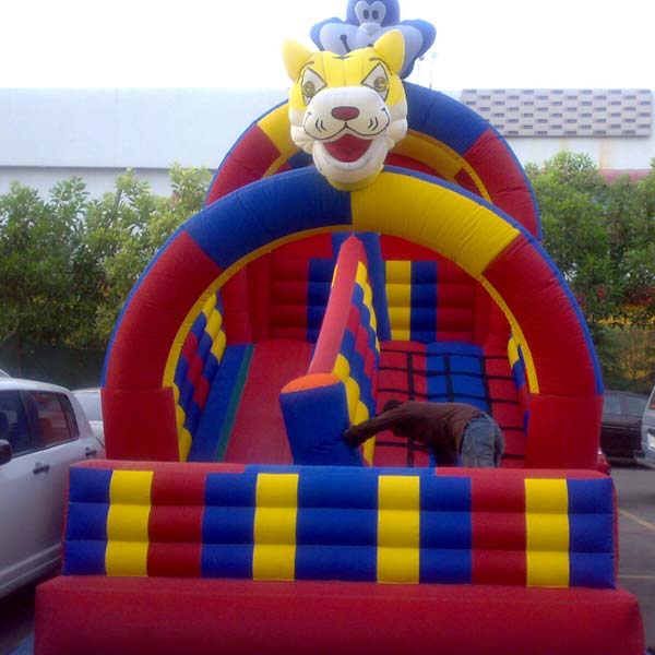 Bouncy castle balloon