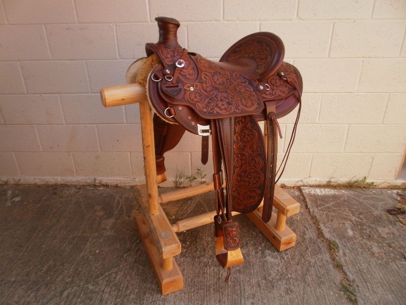 Roping wetern saddle