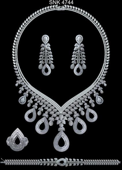 Diamond Necklace Set (SNK 4744)