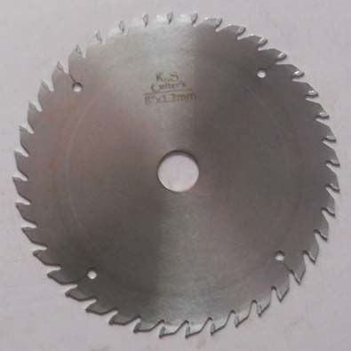 Wood cutting saw blade