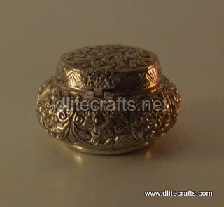 Dlite Carfts Small Metal Box, for Home Decor, Feature : Gifts Crafts