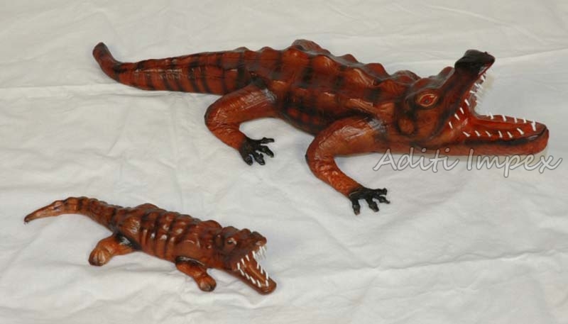 Polished Metal Handicraft Leather Alligator Sculpture, for Garden, Gifting, Home, Office, Style : Antique
