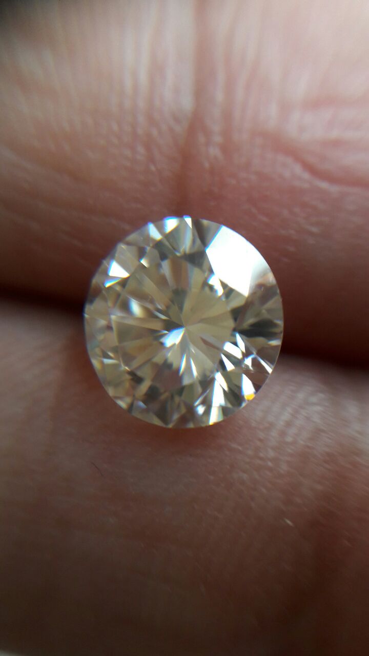 Near White Moissanite diamond
