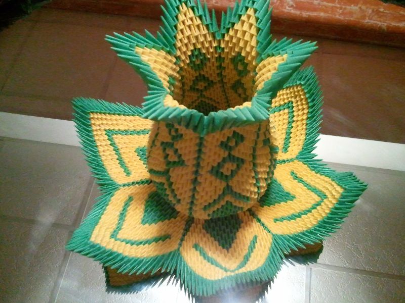 origami lotus vases