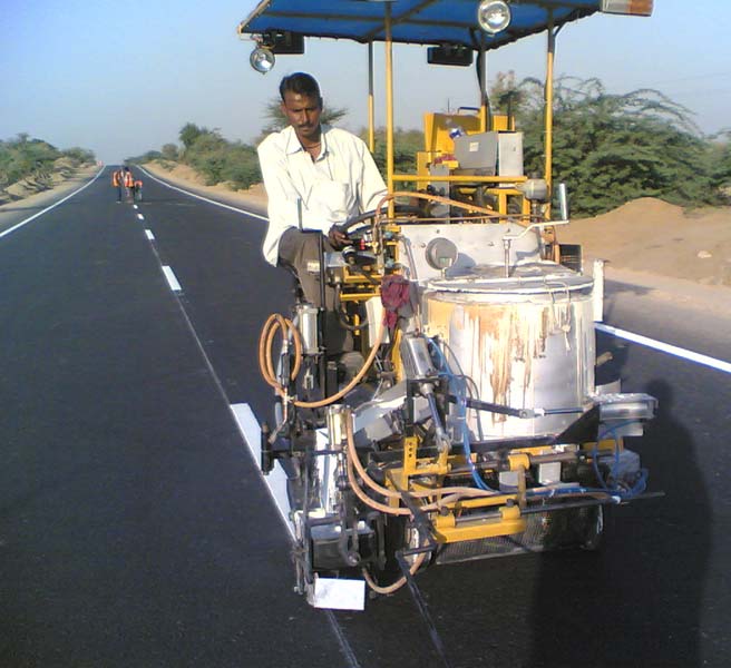Automatic Road Marking Machines, Power : Petrol Engine
