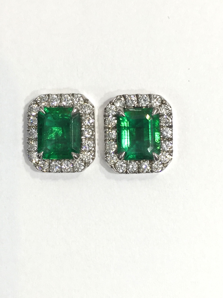 Emerald diamond earrrings