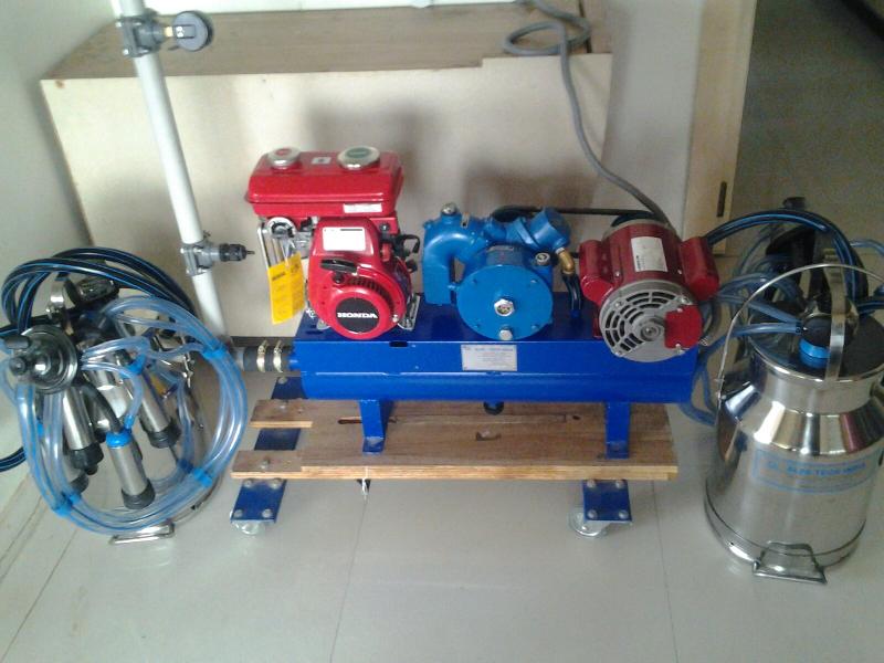 Double Bucket Milking Machine, Certification : ISO