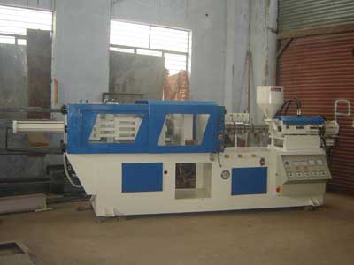 Plastic Injection Moulding Machine