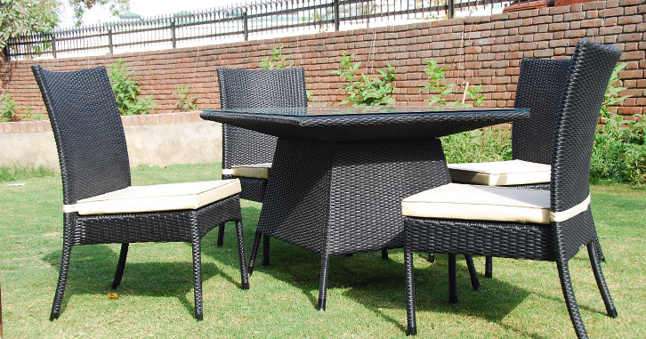 EATON SQUARE OUTDOOR DINING SET