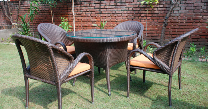 NELSON ROUND OUTDOOR DINING SET
