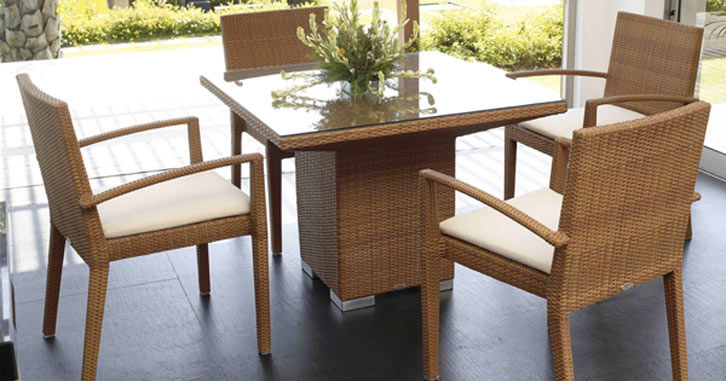 SURREY SQUARE OUTDOOR DINING SET