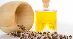 Organic Moringa Oil, for Body Lotions, Facemasks, Packaging Type : Bottels, Plastic Bottels