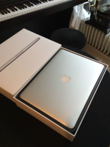 Apple MacBook Pro Laptop, Color : Silver