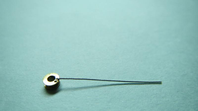Gold Vent Type Collar Button with Wire