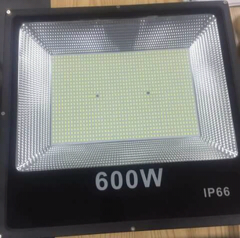 600 WATT LED FLOOD LIGHT