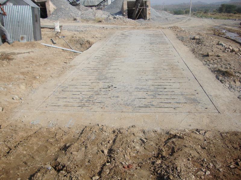 Metal Pit Type Weighbridge, for Loading Heavy Vehicles, Feature : Accurate Result, Durable
