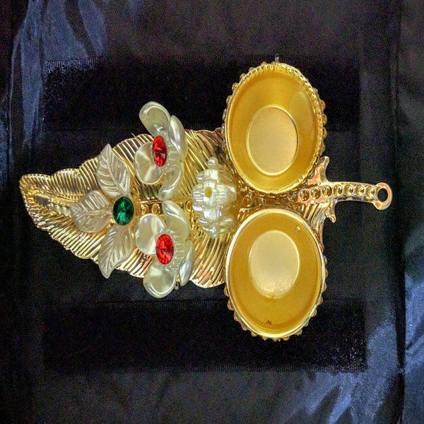 LEAFED SHAPED TILAK KUMKUM SET