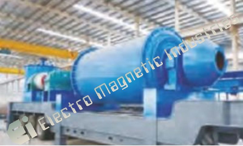 CENTRALLY DRIVEN BALL MILL
