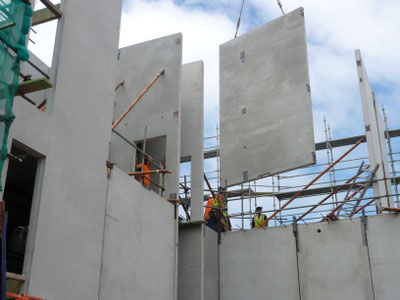 Prestressed concrete wall