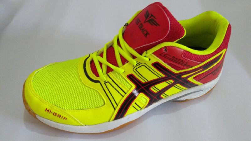 vee track shoes