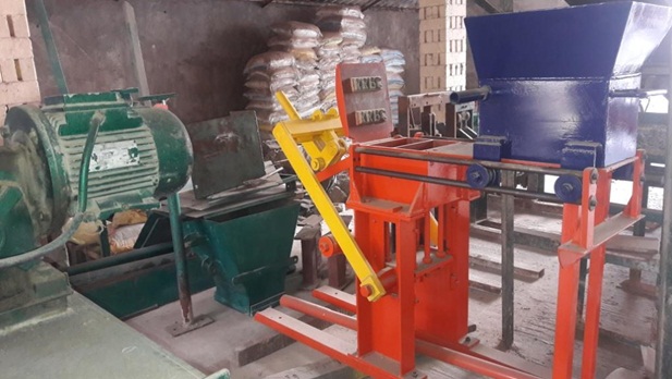 Double Mould Hand Machine