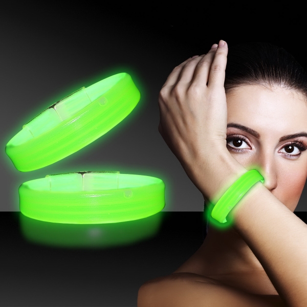 Green 9" Deluxe Triple Wide Light Up Glow Bracelet
