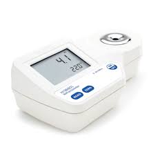 Digital refractometer