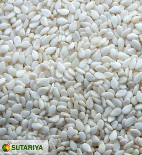 Mechanically hulled sesame seeds