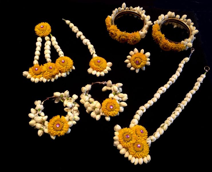 Flower Jewellery Set, Occasion : Party Wear, Anniversary, Engagement, etc
