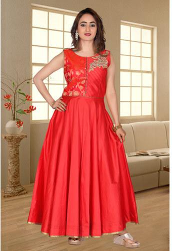 Sleeveless Ladies Silk Gown, Size : M, XL, XXL, Feature : Anti-Wrinkle at  Best Price in Nagpur