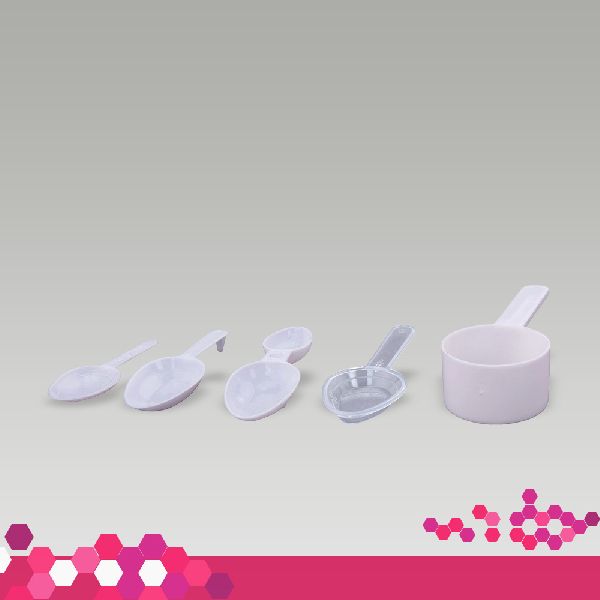 plastic measuring spoons
