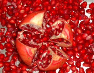 Organic Fresh Pomegranate Arils, for Making Custards, Making Syrups., Packaging Size : 200 - 700 gm