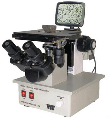 Microscope with Image Analyzer
