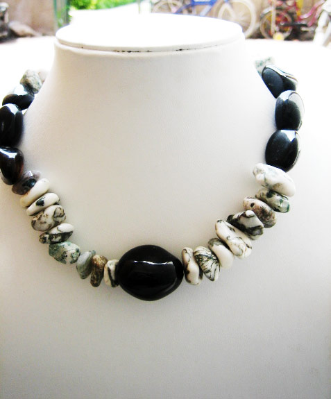 NE-1270  Natural Sea Stone Black onyx Stone Work necklace